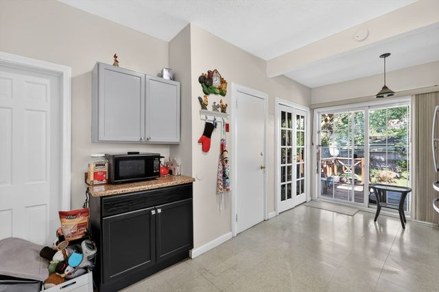 14 Herman St, Springfield, MA 01108