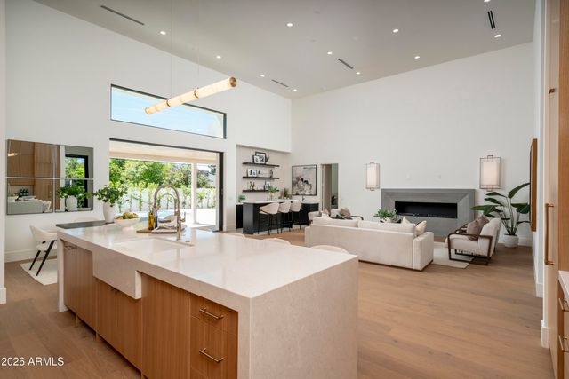 3923 E HEATHERBRAE Drive, Phoenix, AZ 85018