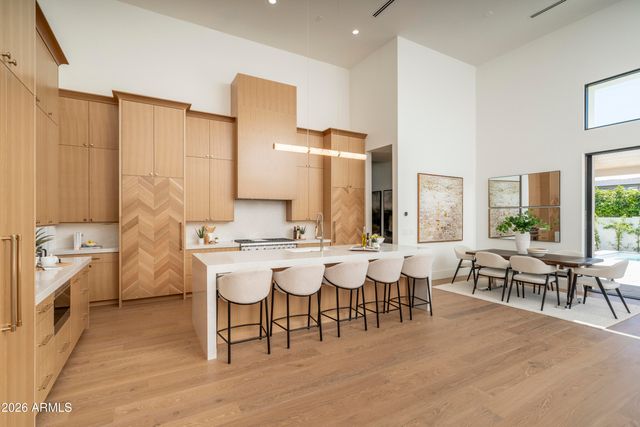 3923 E HEATHERBRAE Drive, Phoenix, AZ 85018