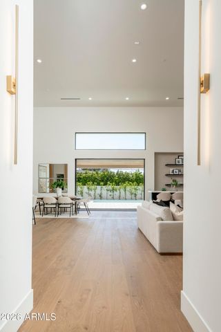 3923 E HEATHERBRAE Drive, Phoenix, AZ 85018