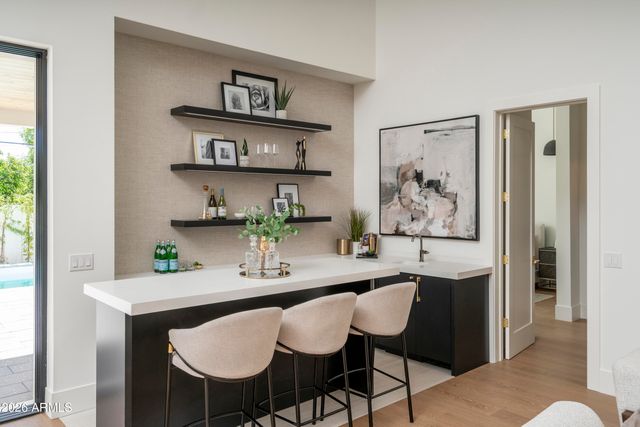 3923 E HEATHERBRAE Drive, Phoenix, AZ 85018