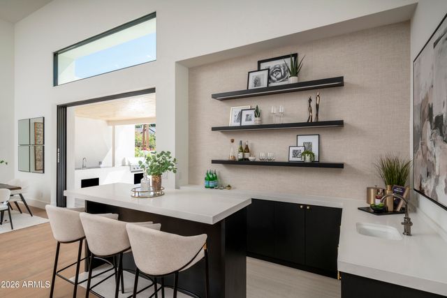 3923 E HEATHERBRAE Drive, Phoenix, AZ 85018