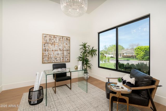 3923 E HEATHERBRAE Drive, Phoenix, AZ 85018