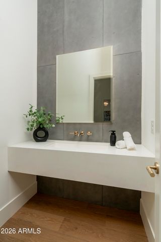 3923 E HEATHERBRAE Drive, Phoenix, AZ 85018