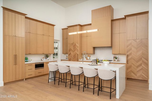 3923 E HEATHERBRAE Drive, Phoenix, AZ 85018