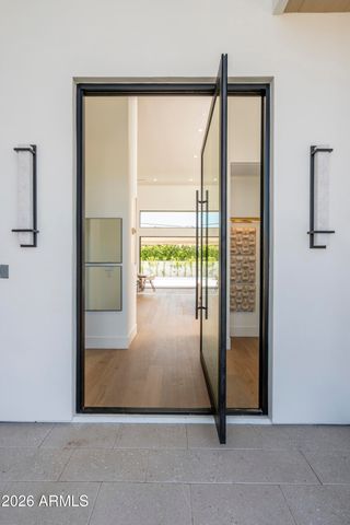 3923 E HEATHERBRAE Drive, Phoenix, AZ 85018