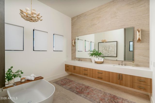 3923 E HEATHERBRAE Drive, Phoenix, AZ 85018