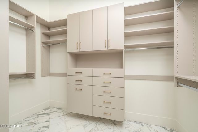 3923 E HEATHERBRAE Drive, Phoenix, AZ 85018