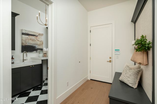 3923 E HEATHERBRAE Drive, Phoenix, AZ 85018