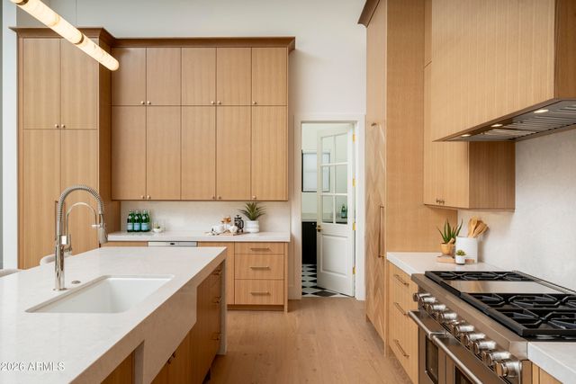 3923 E HEATHERBRAE Drive, Phoenix, AZ 85018