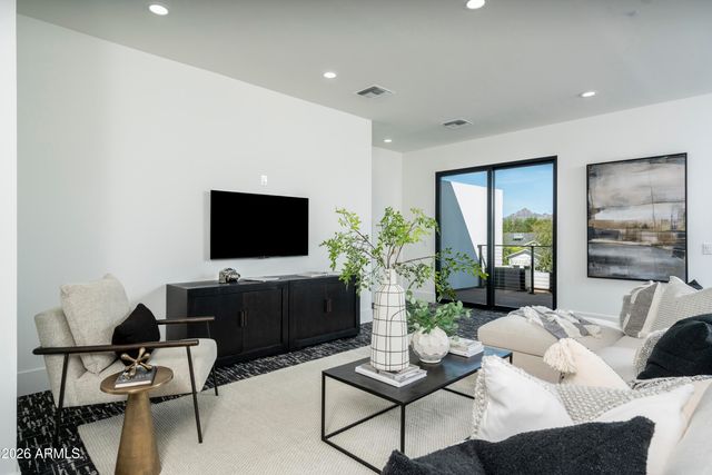 3923 E HEATHERBRAE Drive, Phoenix, AZ 85018