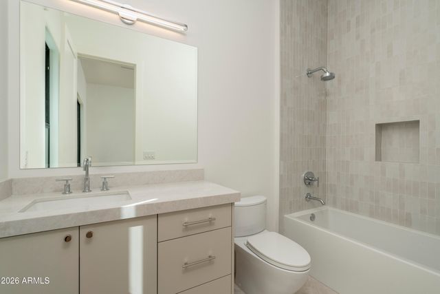 3923 E HEATHERBRAE Drive, Phoenix, AZ 85018