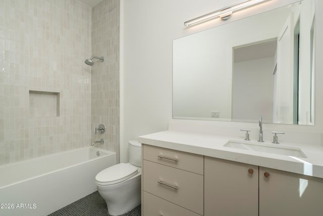 3923 E HEATHERBRAE Drive, Phoenix, AZ 85018