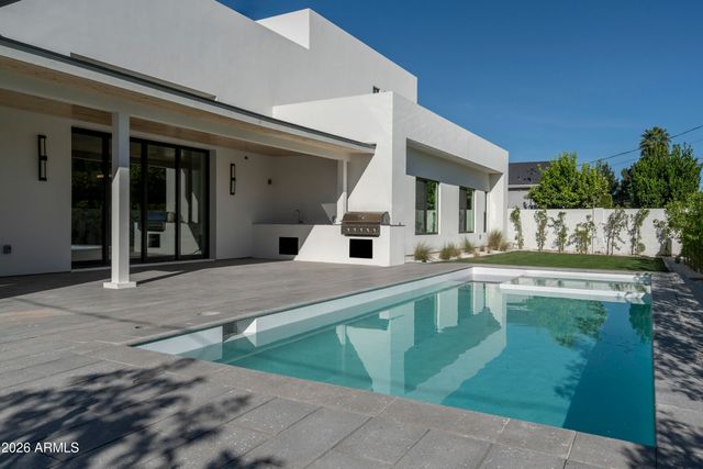 3923 E HEATHERBRAE Drive, Phoenix, AZ 85018