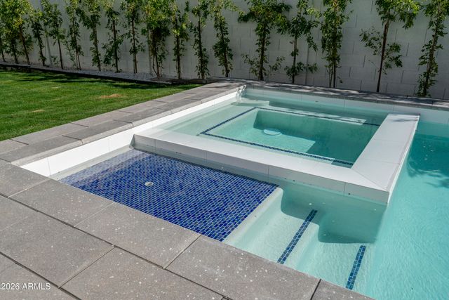 3923 E HEATHERBRAE Drive, Phoenix, AZ 85018