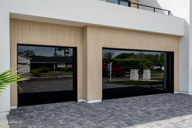 3923 E HEATHERBRAE Drive, Phoenix, AZ 85018