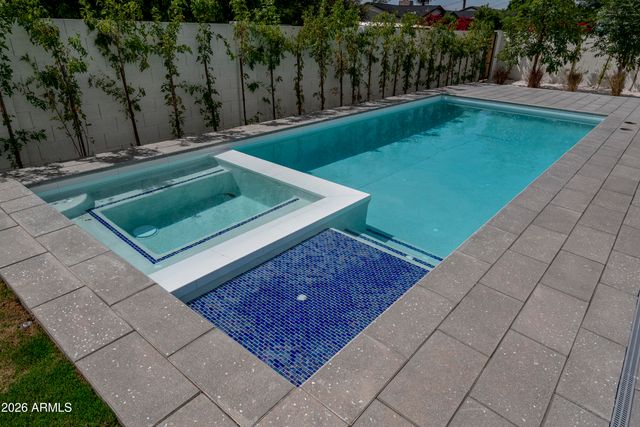 3923 E HEATHERBRAE Drive, Phoenix, AZ 85018