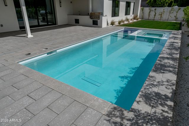 3923 E HEATHERBRAE Drive, Phoenix, AZ 85018