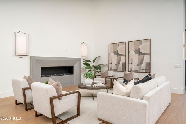 3923 E HEATHERBRAE Drive, Phoenix, AZ 85018