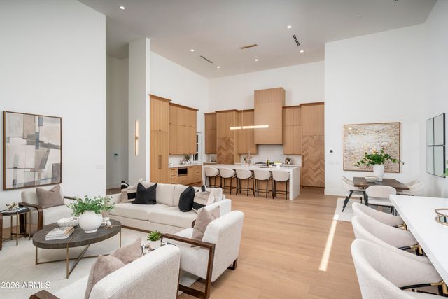 3923 E HEATHERBRAE Drive, Phoenix, AZ 85018