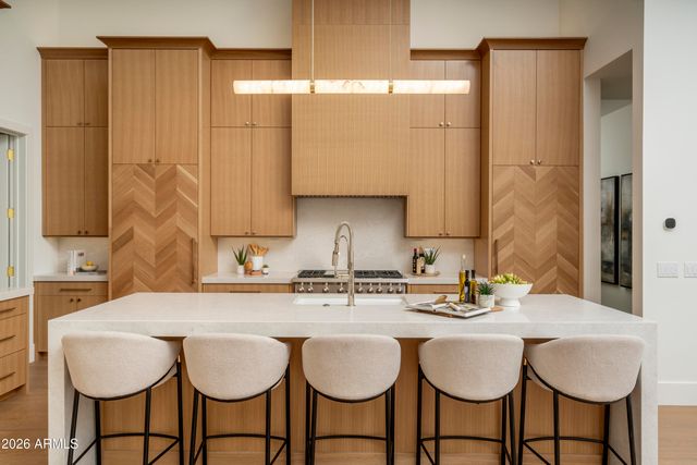 3923 E HEATHERBRAE Drive, Phoenix, AZ 85018