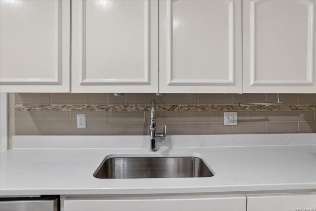 8033 N New Braunfels Ave Apt 400E, San Antonio, TX 78209