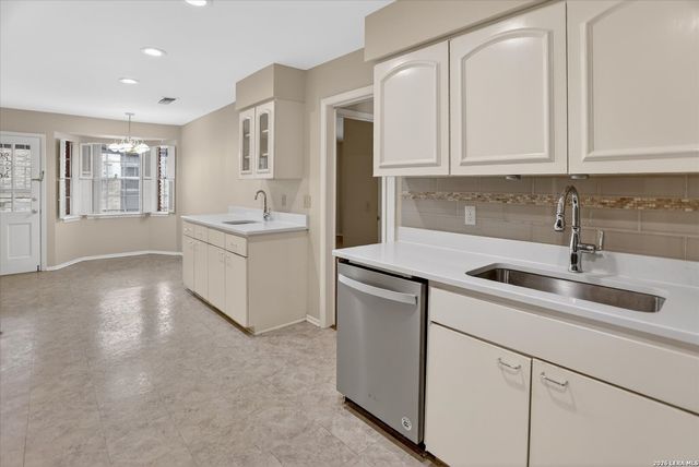 8033 N New Braunfels Ave Apt 400E, San Antonio, TX 78209