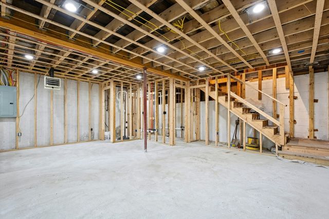 8 Pine St 4, Boston, MA 02136