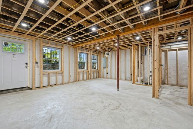 8 Pine St 4, Boston, MA 02136