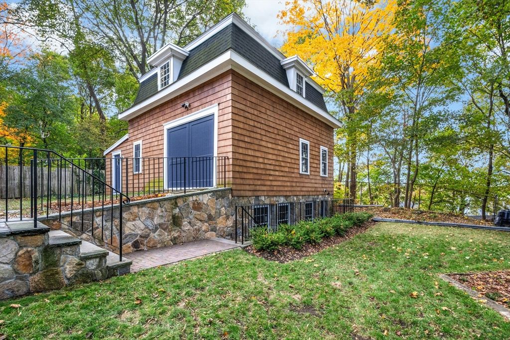 8 Pine St 4, Boston, MA 02136