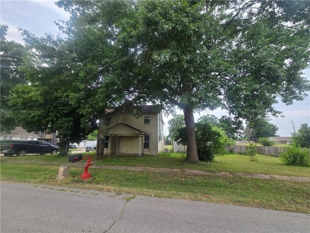 230 S Osage Street, Buckner, MO 64016