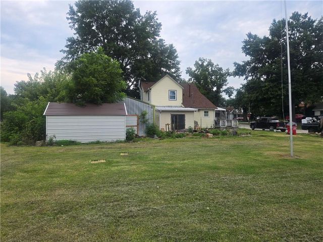 230 S Osage Street, Buckner, MO 64016