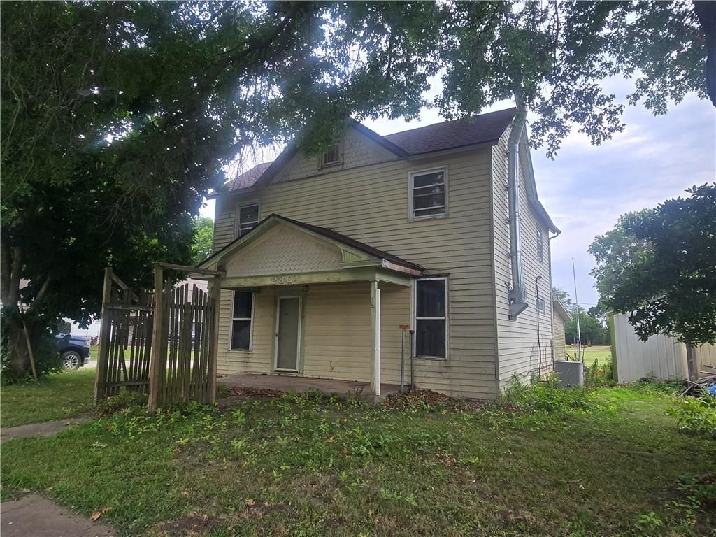 230 S Osage Street, Buckner, MO 64016