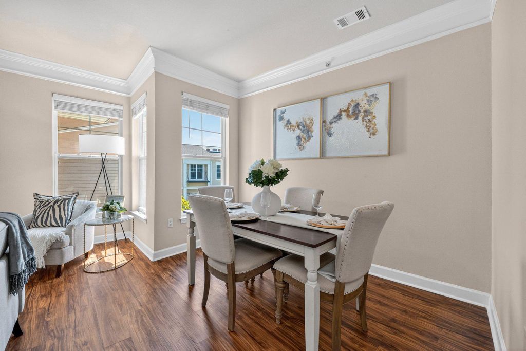Image 11 of property listing at 501 HUNGERFORD DR #430, Rockville, MD 20850
