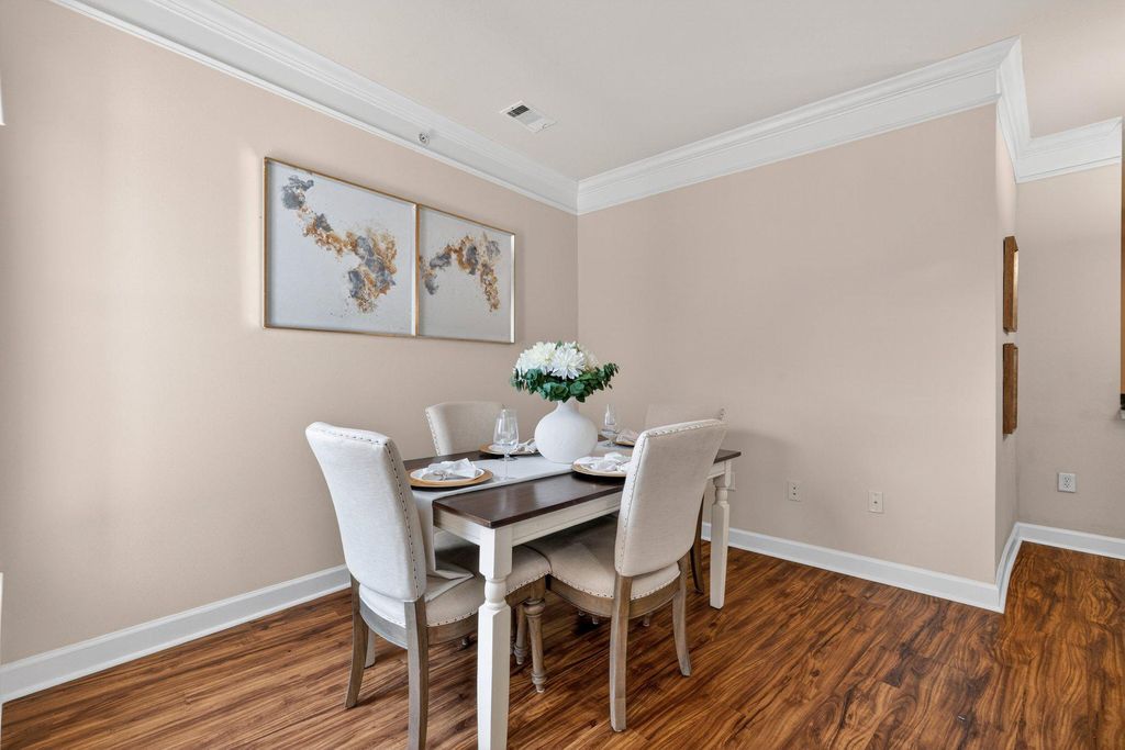Image 12 of property listing at 501 HUNGERFORD DR #430, Rockville, MD 20850