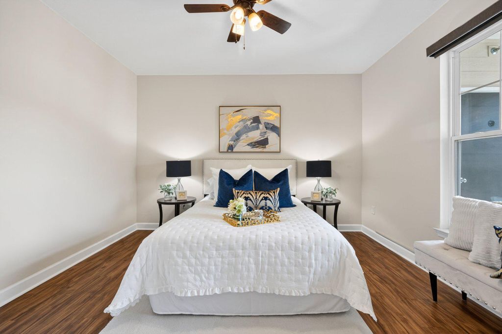 Image 13 of property listing at 501 HUNGERFORD DR #430, Rockville, MD 20850