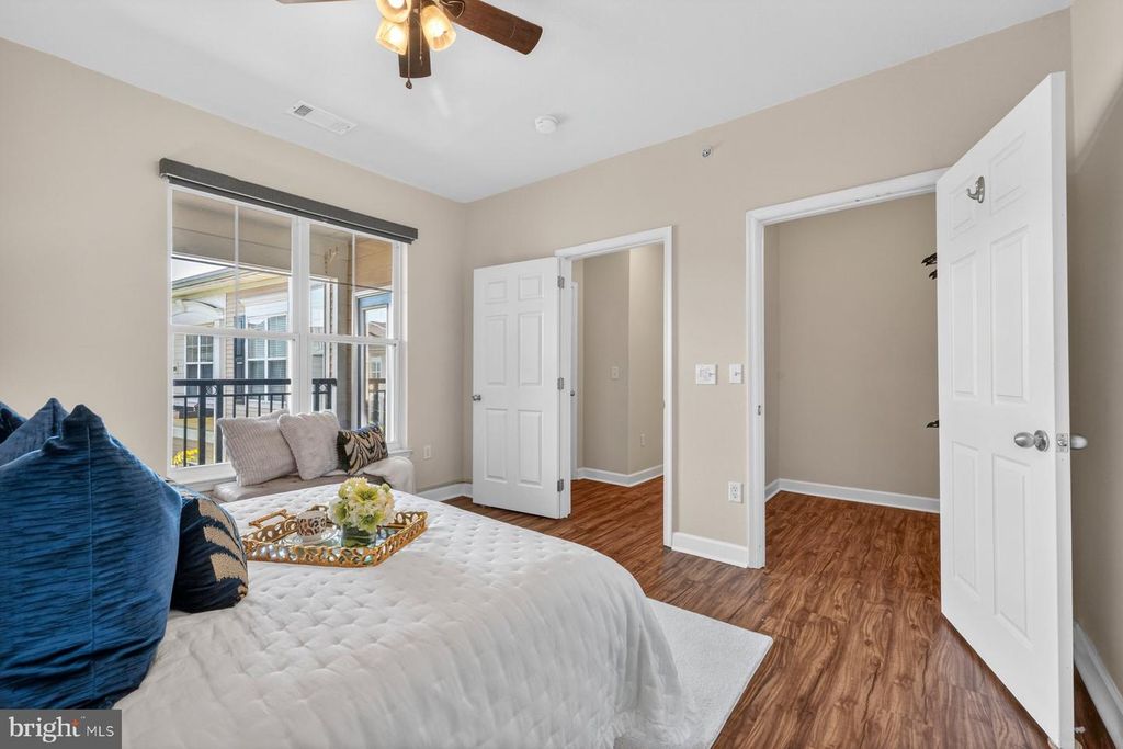 Image 14 of property listing at 501 HUNGERFORD DR #430, Rockville, MD 20850