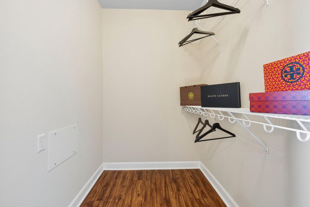 Image 15 of property listing at 501 HUNGERFORD DR #430, Rockville, MD 20850
