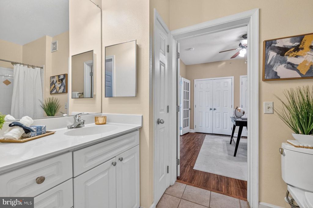 Image 16 of property listing at 501 HUNGERFORD DR #430, Rockville, MD 20850