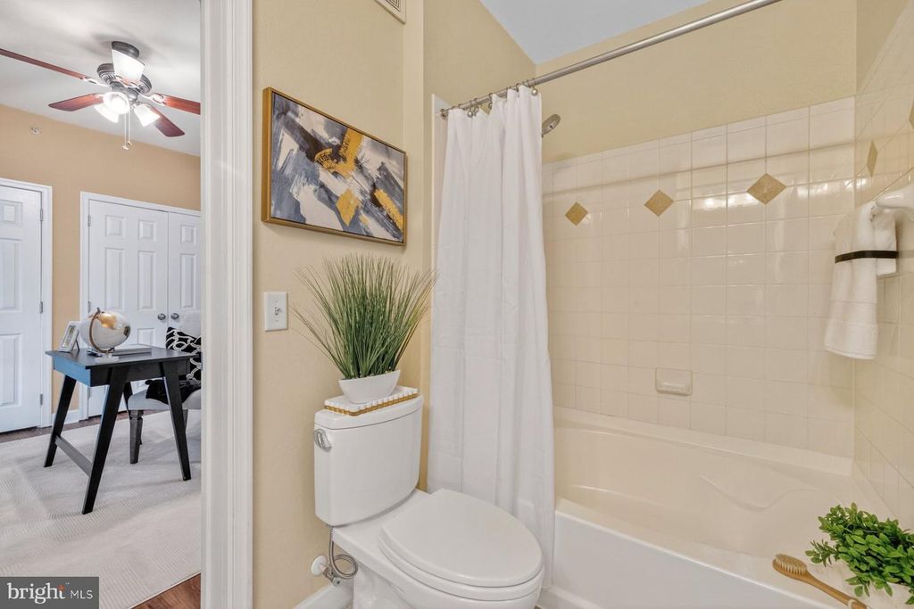 Image 17 of property listing at 501 HUNGERFORD DR #430, Rockville, MD 20850
