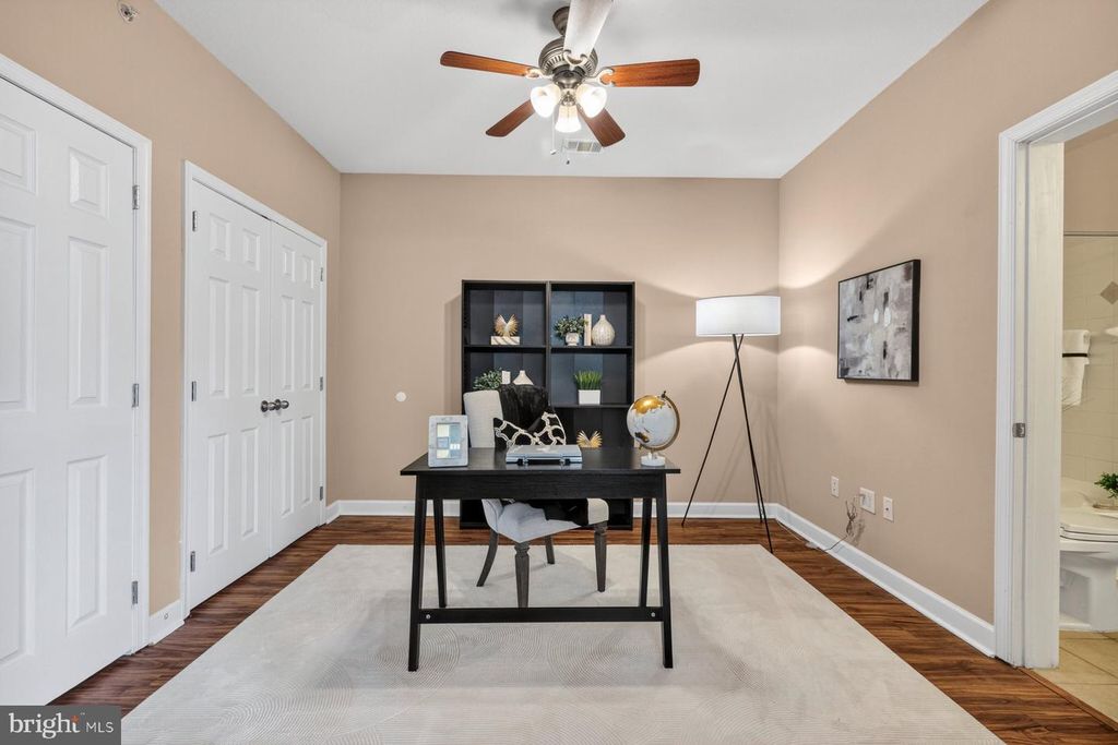 Image 18 of property listing at 501 HUNGERFORD DR #430, Rockville, MD 20850