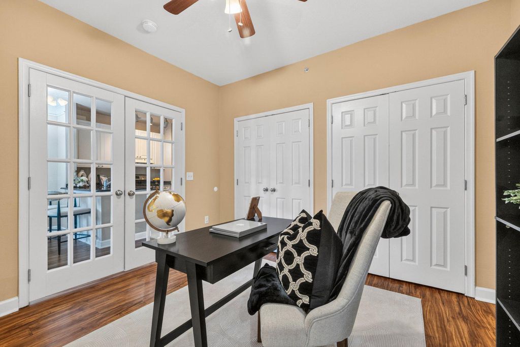 Image 19 of property listing at 501 HUNGERFORD DR #430, Rockville, MD 20850