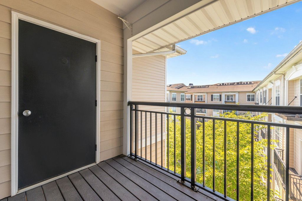 Image 20 of property listing at 501 HUNGERFORD DR #430, Rockville, MD 20850