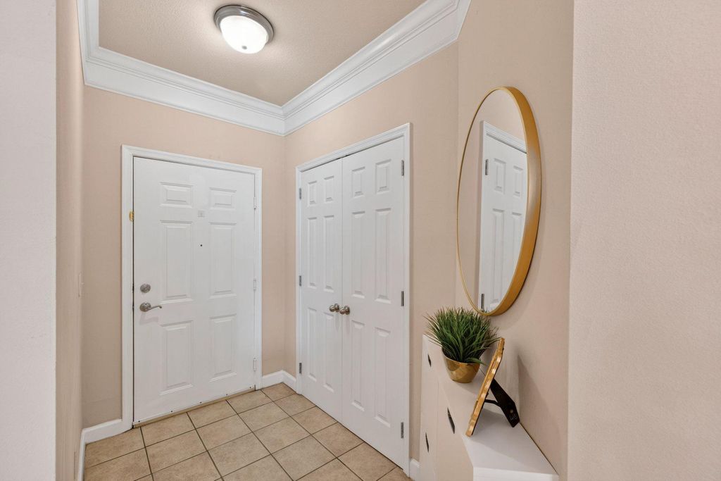 Image 3 of property listing at 501 HUNGERFORD DR #430, Rockville, MD 20850
