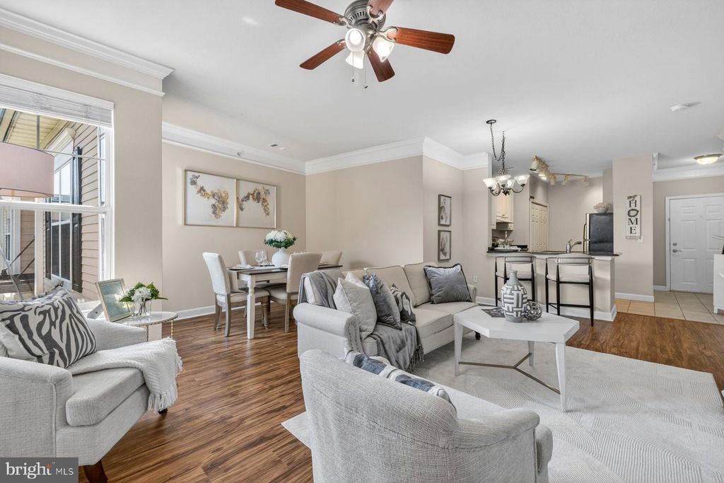 Image 10 of property listing at 501 HUNGERFORD DR #430, Rockville, MD 20850