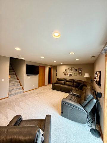 4385 Meadow Valley Drive, West Des Moines, IA 50265