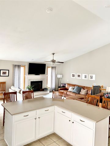 4385 Meadow Valley Drive, West Des Moines, IA 50265