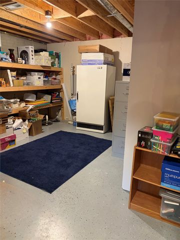 4385 Meadow Valley Drive, West Des Moines, IA 50265