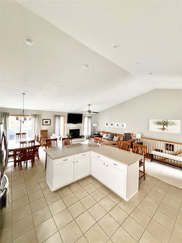 4385 Meadow Valley Drive, West Des Moines, IA 50265