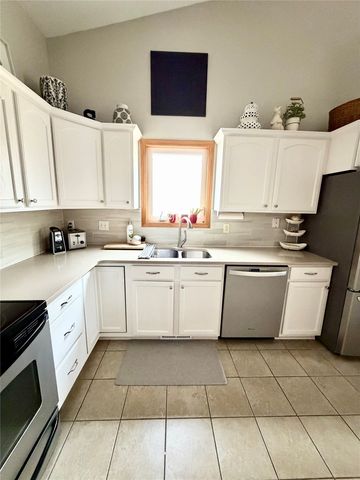 4385 Meadow Valley Drive, West Des Moines, IA 50265